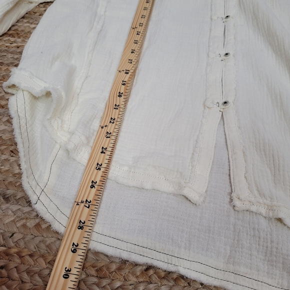 Free People Ivory Cotton Button Down Boho Frayed Long Sleeve Top Large - Picture 8 of 9